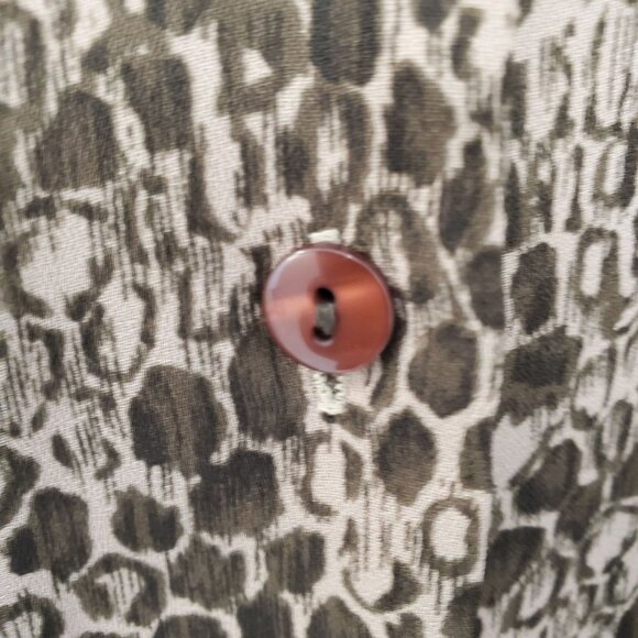 Mantles Dot/Spot Pattern  Blouse with mini side slits - Picture 4 of 7